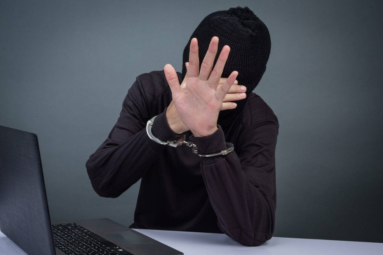 thief-wearing-black-hat-obscuring-face-was-arrested-gray-1280x853.jpg