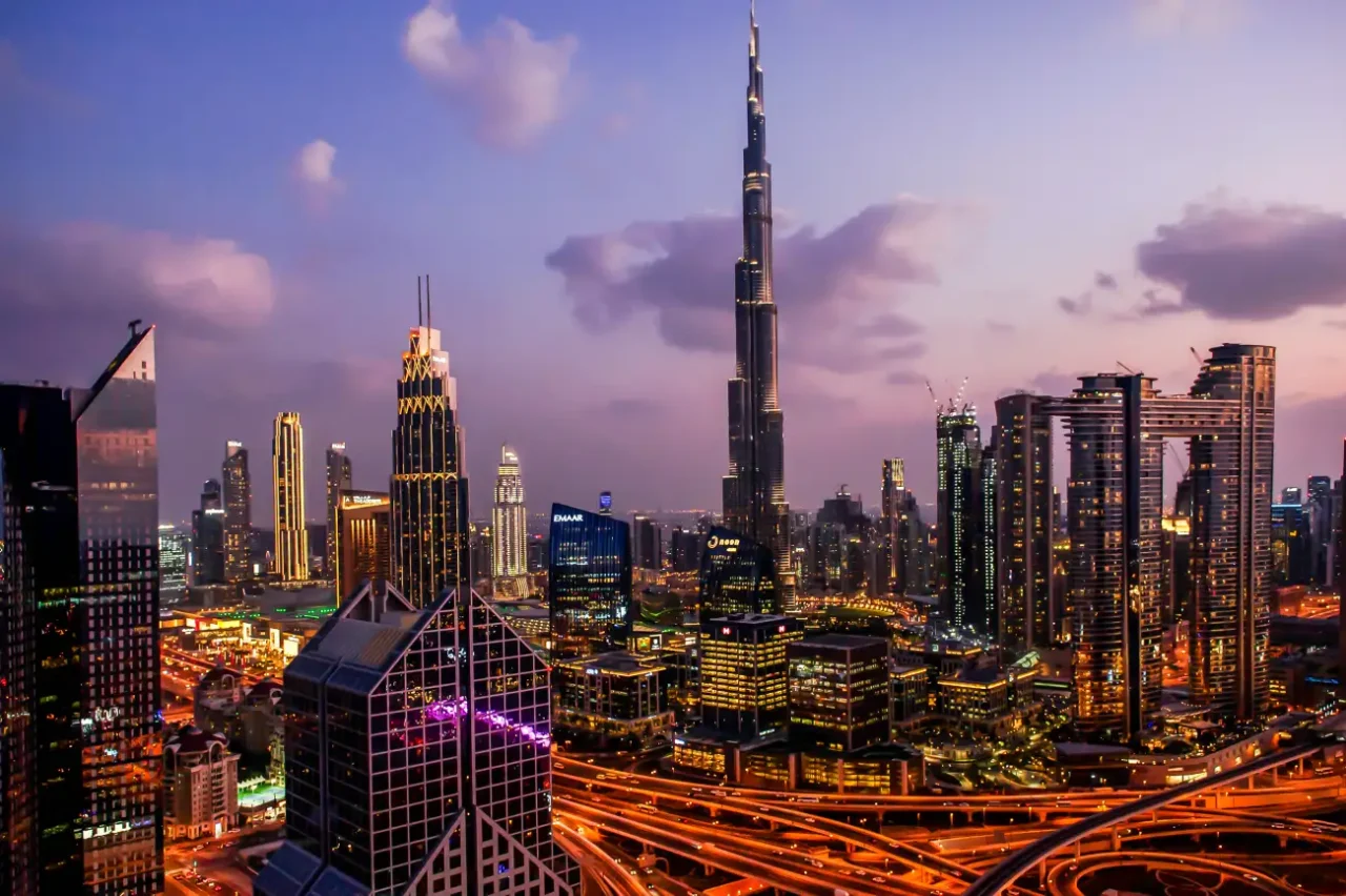 panorama-down-town-dubai-modern-city-night-1280x852.webp